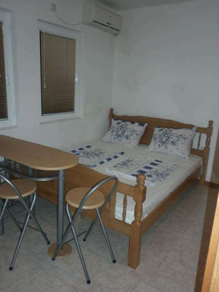 Apartments Emerald Улцинь Екстер'єр фото