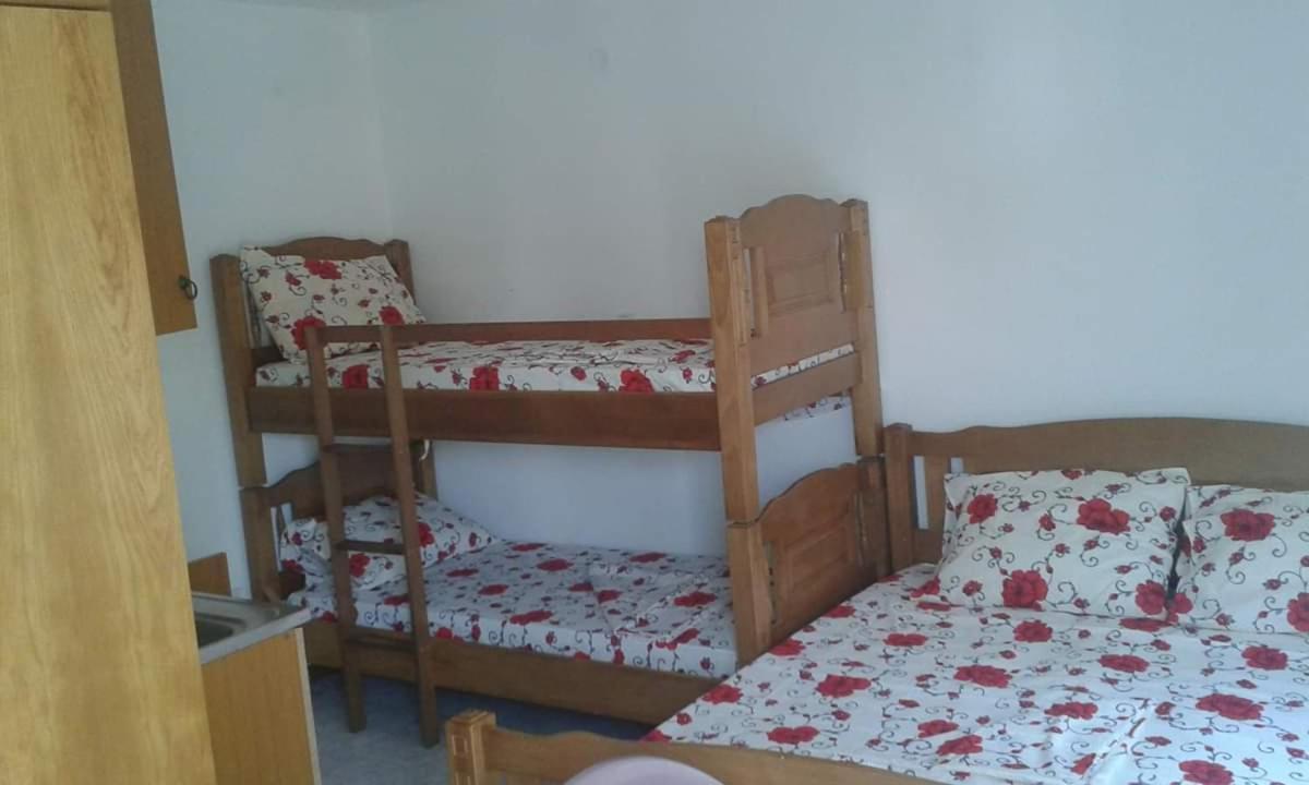 Apartments Emerald Улцинь Екстер'єр фото