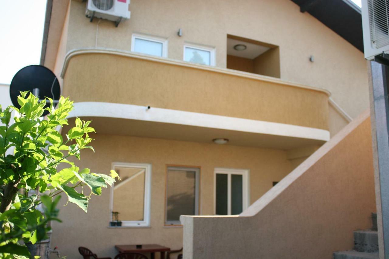 Apartments Emerald Улцинь Екстер'єр фото
