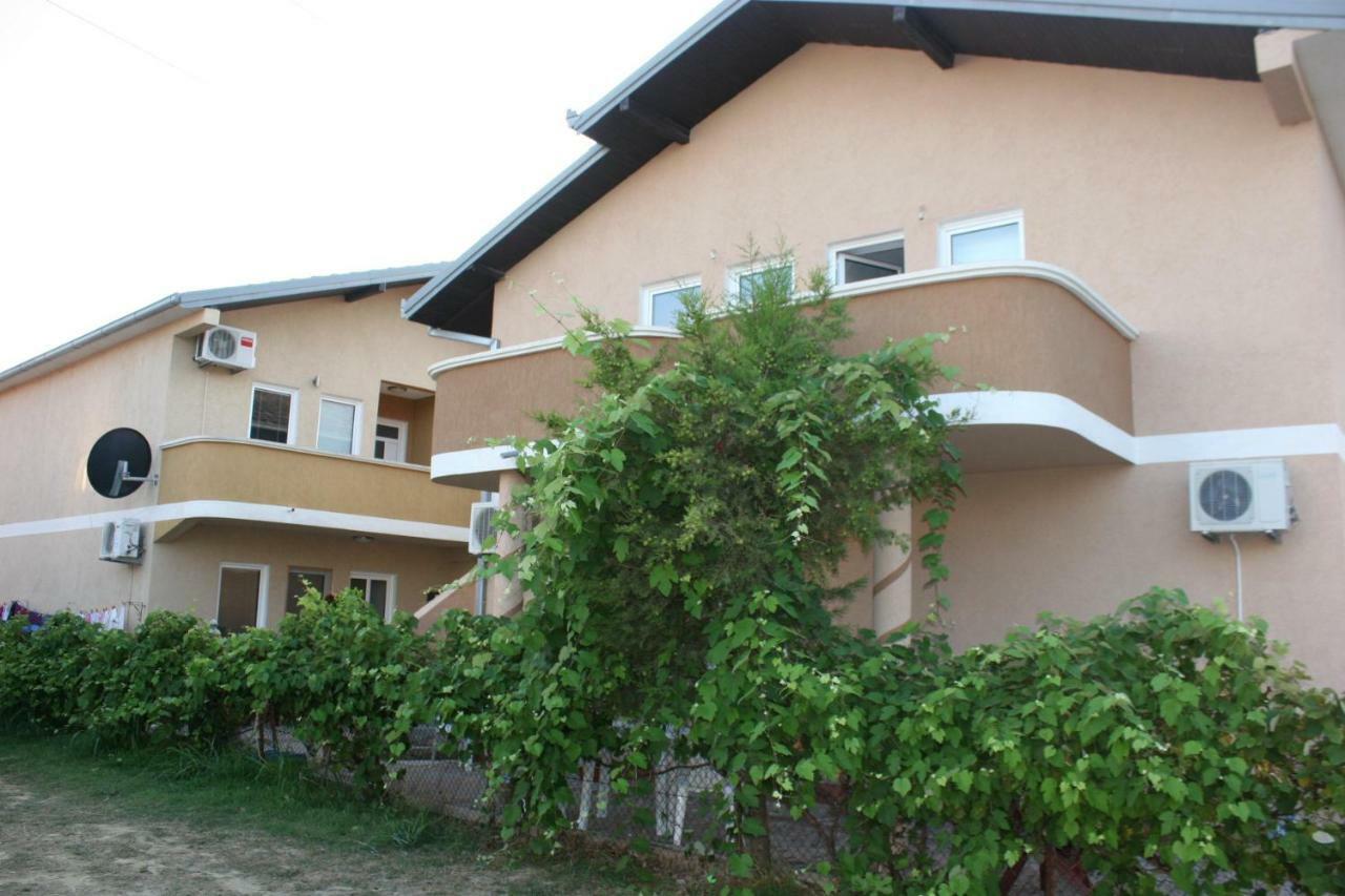 Apartments Emerald Улцинь Екстер'єр фото