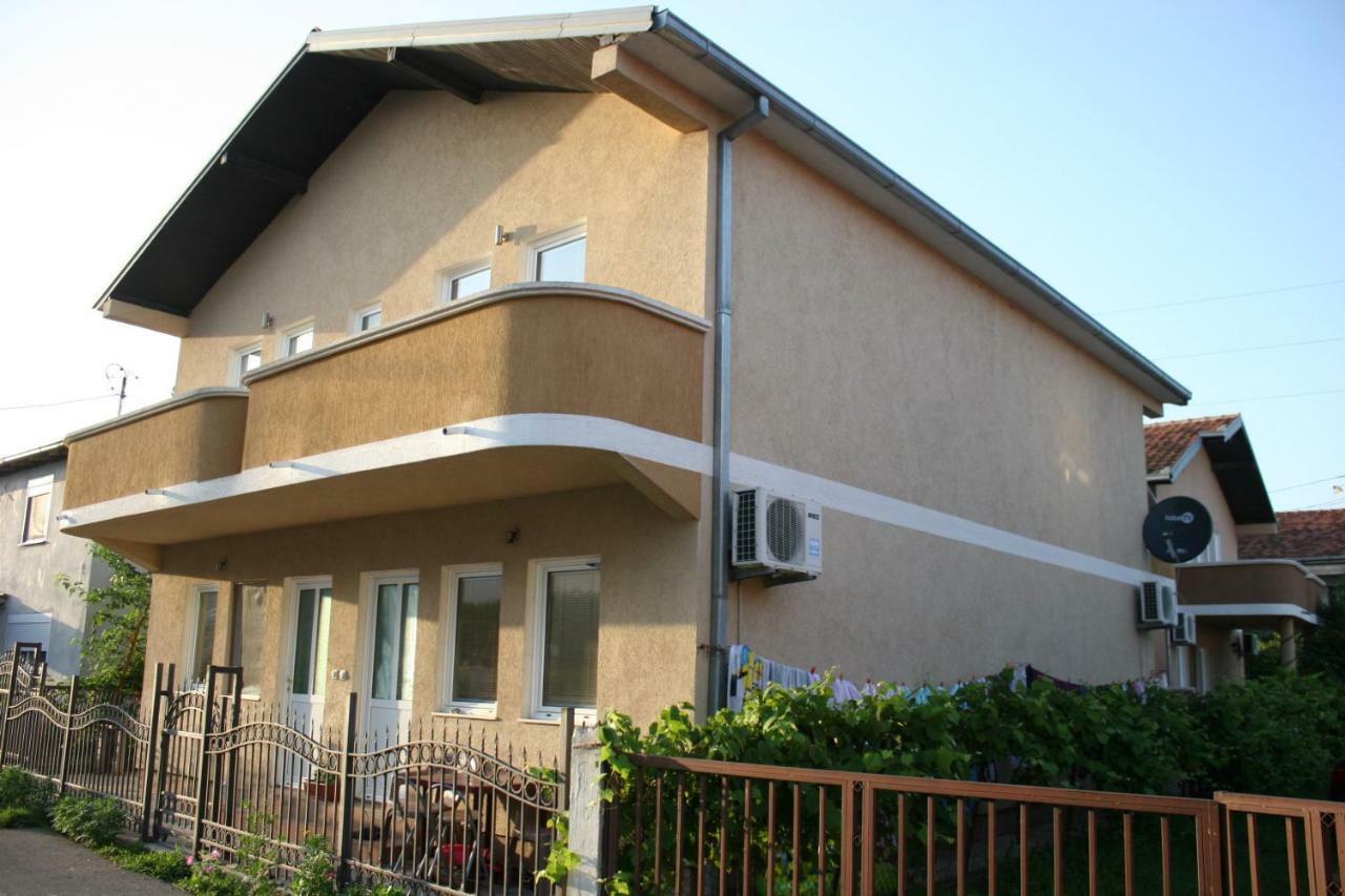Apartments Emerald Улцинь Екстер'єр фото